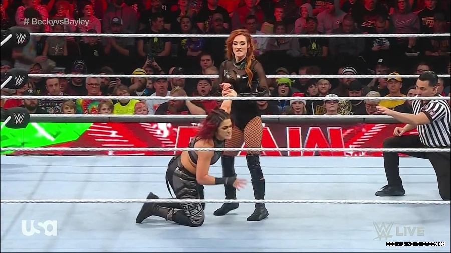WWE_Monday_Night_Raw_2022_12_19_720p_HDTV_x264-NWCHD_mp4_005839037.jpg