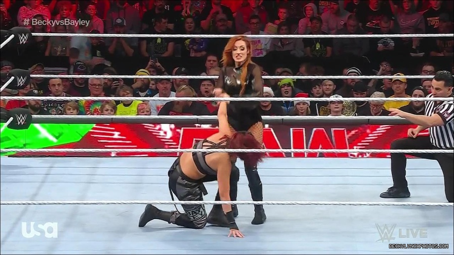WWE_Monday_Night_Raw_2022_12_19_720p_HDTV_x264-NWCHD_mp4_005839438.jpg