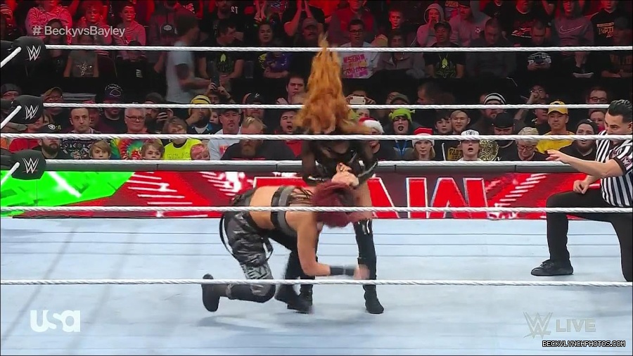 WWE_Monday_Night_Raw_2022_12_19_720p_HDTV_x264-NWCHD_mp4_005839838.jpg