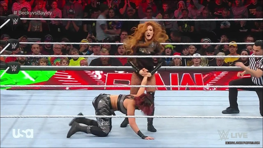 WWE_Monday_Night_Raw_2022_12_19_720p_HDTV_x264-NWCHD_mp4_005840238.jpg