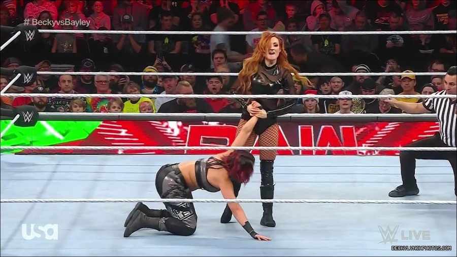 WWE_Monday_Night_Raw_2022_12_19_720p_HDTV_x264-NWCHD_mp4_005840639.jpg