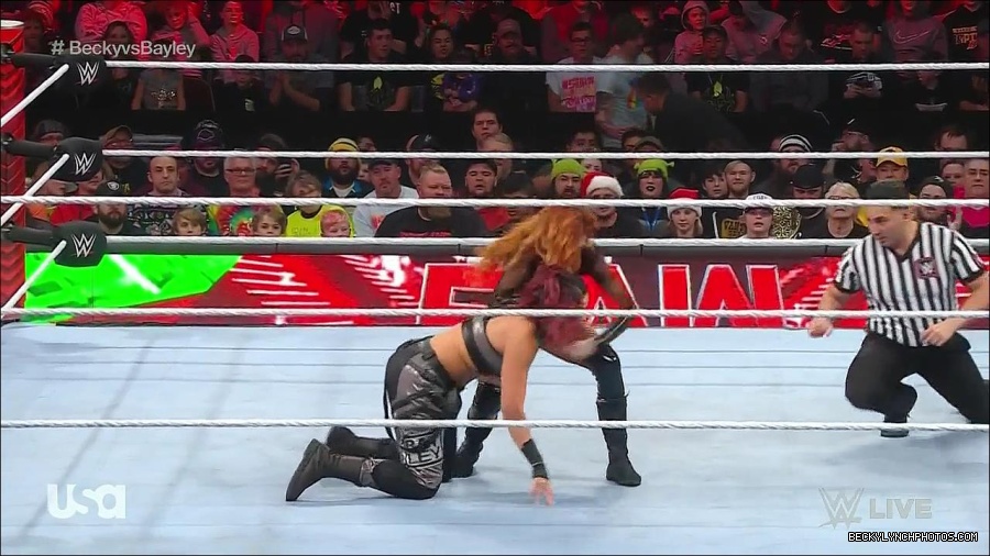 WWE_Monday_Night_Raw_2022_12_19_720p_HDTV_x264-NWCHD_mp4_005841440.jpg