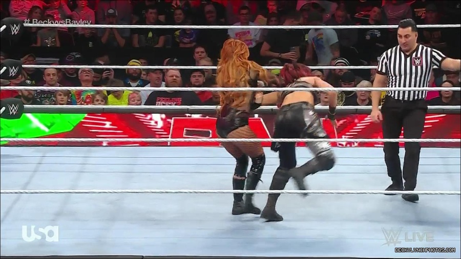 WWE_Monday_Night_Raw_2022_12_19_720p_HDTV_x264-NWCHD_mp4_005843442.jpg