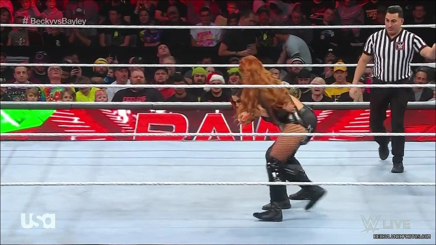 WWE_Monday_Night_Raw_2022_12_19_720p_HDTV_x264-NWCHD_mp4_005844242.jpg