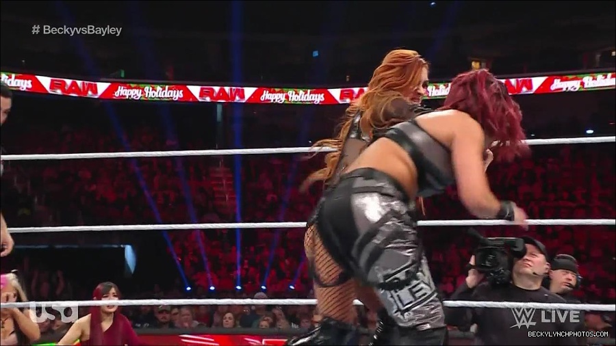WWE_Monday_Night_Raw_2022_12_19_720p_HDTV_x264-NWCHD_mp4_005845444.jpg