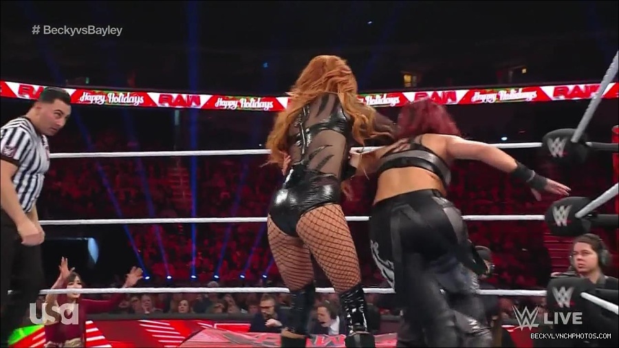 WWE_Monday_Night_Raw_2022_12_19_720p_HDTV_x264-NWCHD_mp4_005845844.jpg