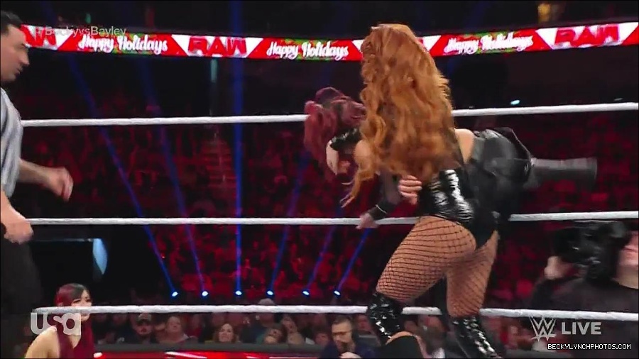 WWE_Monday_Night_Raw_2022_12_19_720p_HDTV_x264-NWCHD_mp4_005846645.jpg