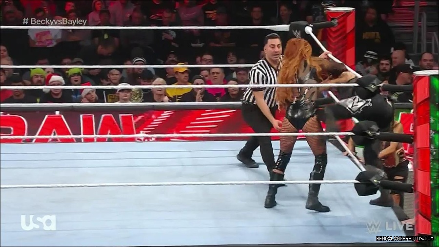 WWE_Monday_Night_Raw_2022_12_19_720p_HDTV_x264-NWCHD_mp4_005847045.jpg
