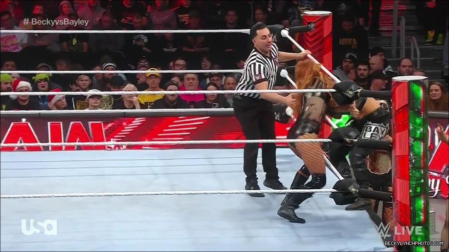 WWE_Monday_Night_Raw_2022_12_19_720p_HDTV_x264-NWCHD_mp4_005847846.jpg