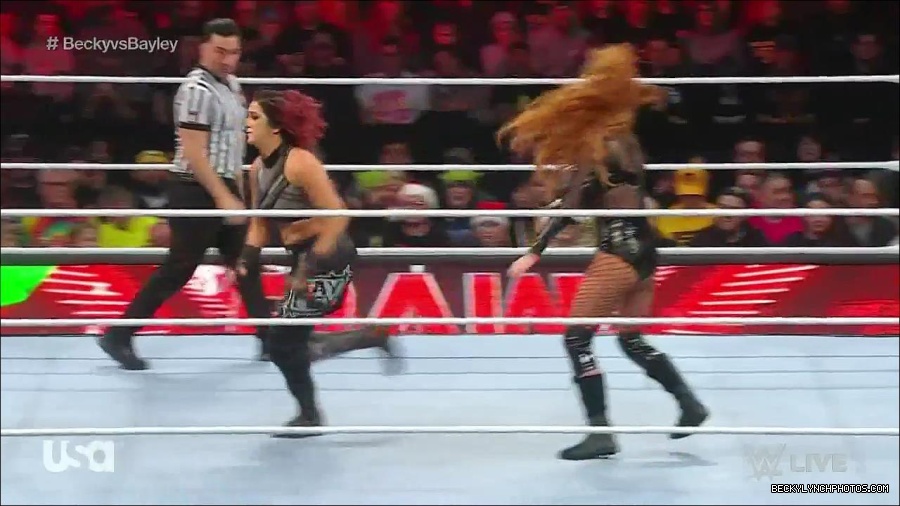 WWE_Monday_Night_Raw_2022_12_19_720p_HDTV_x264-NWCHD_mp4_005861460.jpg