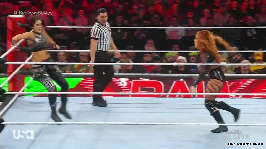 WWE_Monday_Night_Raw_2022_12_19_720p_HDTV_x264-NWCHD_mp4_005861860.jpg