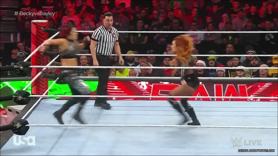 WWE_Monday_Night_Raw_2022_12_19_720p_HDTV_x264-NWCHD_mp4_005862260.jpg