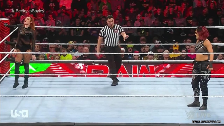 WWE_Monday_Night_Raw_2022_12_19_720p_HDTV_x264-NWCHD_mp4_005865464.jpg