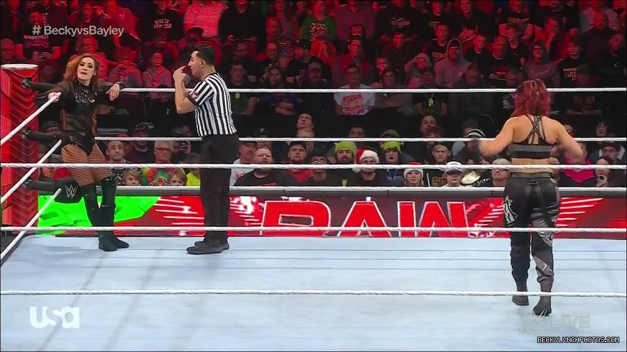 WWE_Monday_Night_Raw_2022_12_19_720p_HDTV_x264-NWCHD_mp4_005869067.jpg