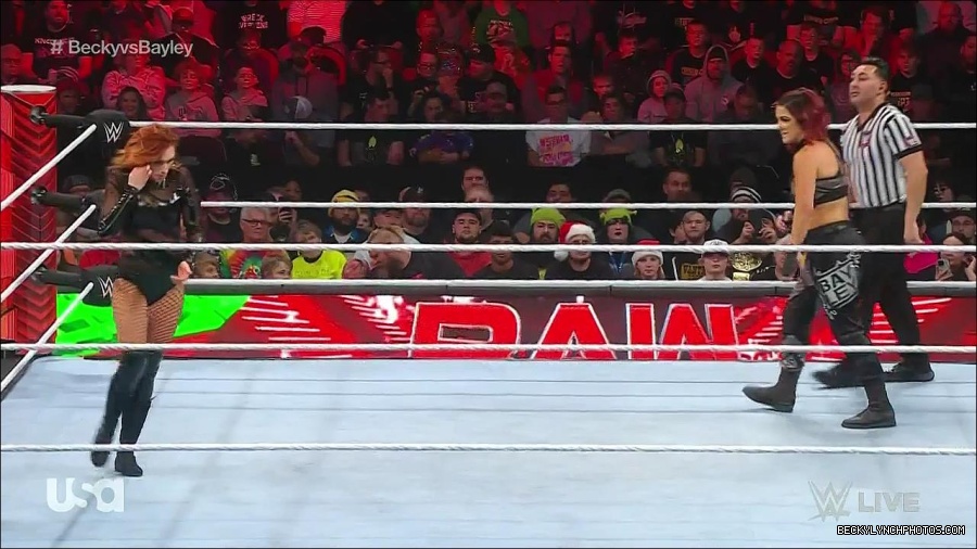 WWE_Monday_Night_Raw_2022_12_19_720p_HDTV_x264-NWCHD_mp4_005873071.jpg