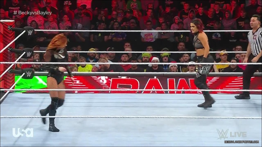 WWE_Monday_Night_Raw_2022_12_19_720p_HDTV_x264-NWCHD_mp4_005873472.jpg