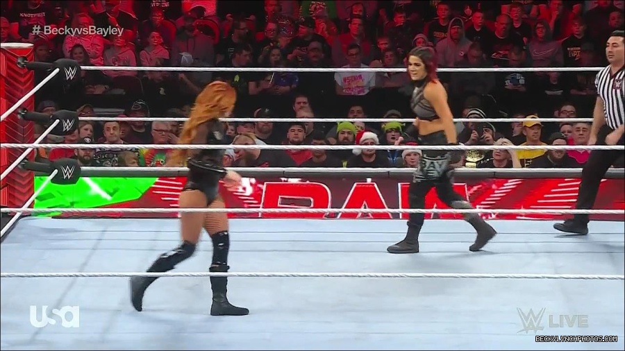 WWE_Monday_Night_Raw_2022_12_19_720p_HDTV_x264-NWCHD_mp4_005873872.jpg