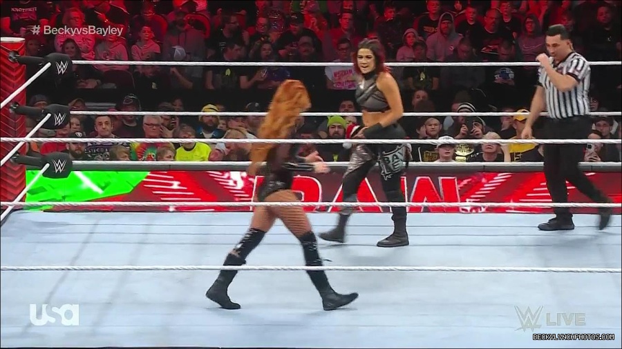 WWE_Monday_Night_Raw_2022_12_19_720p_HDTV_x264-NWCHD_mp4_005874272.jpg