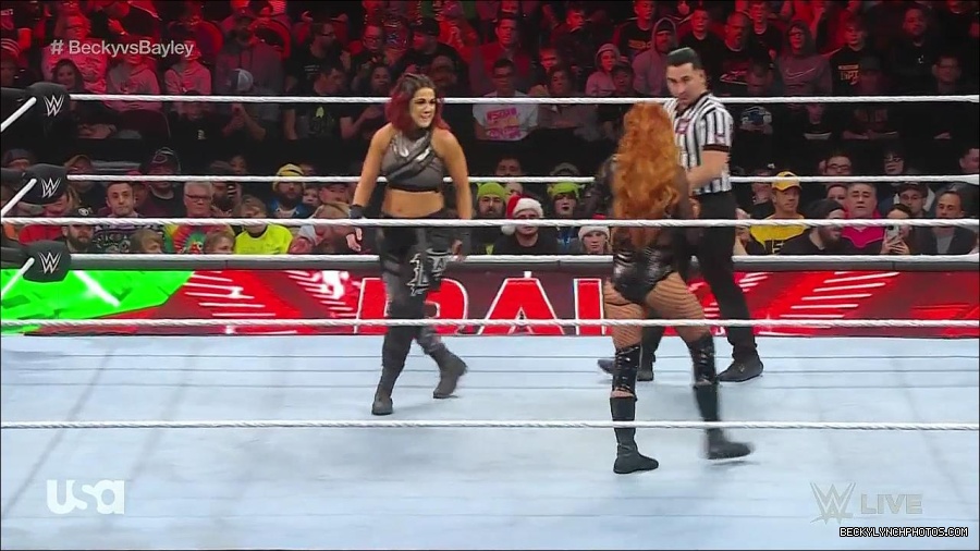 WWE_Monday_Night_Raw_2022_12_19_720p_HDTV_x264-NWCHD_mp4_005875073.jpg