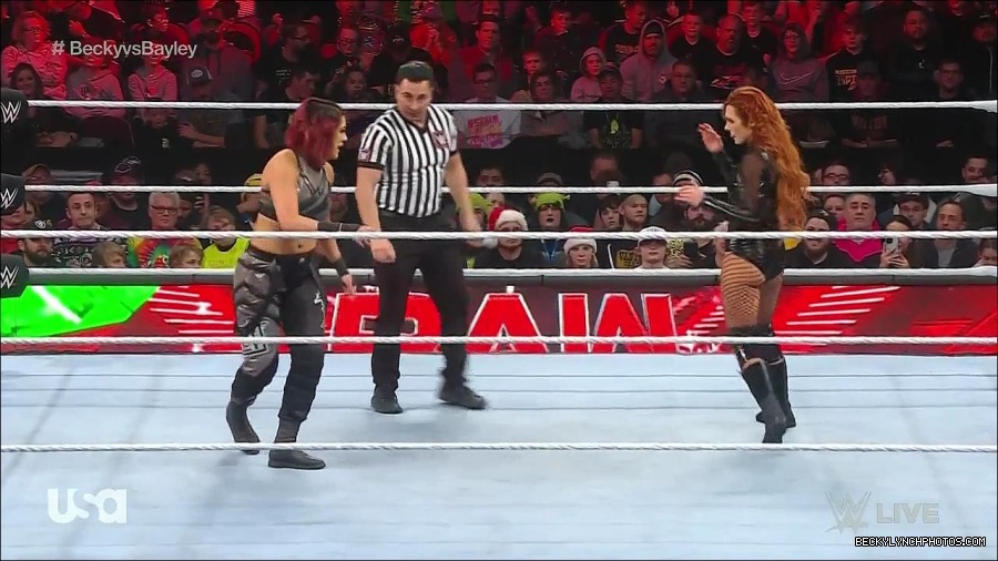 WWE_Monday_Night_Raw_2022_12_19_720p_HDTV_x264-NWCHD_mp4_005876274.jpg