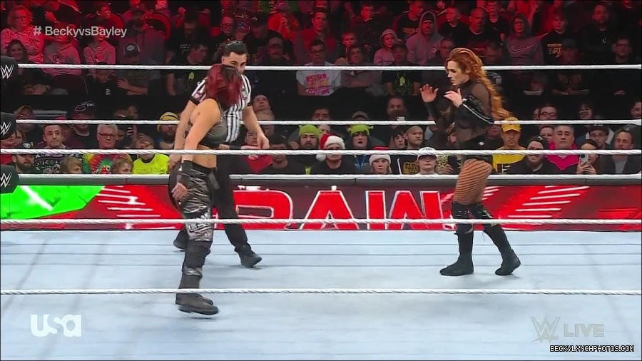 WWE_Monday_Night_Raw_2022_12_19_720p_HDTV_x264-NWCHD_mp4_005876675.jpg