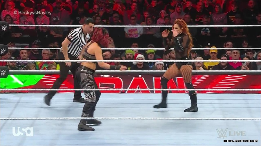 WWE_Monday_Night_Raw_2022_12_19_720p_HDTV_x264-NWCHD_mp4_005877075.jpg