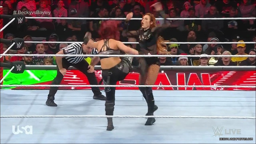 WWE_Monday_Night_Raw_2022_12_19_720p_HDTV_x264-NWCHD_mp4_005878276.jpg