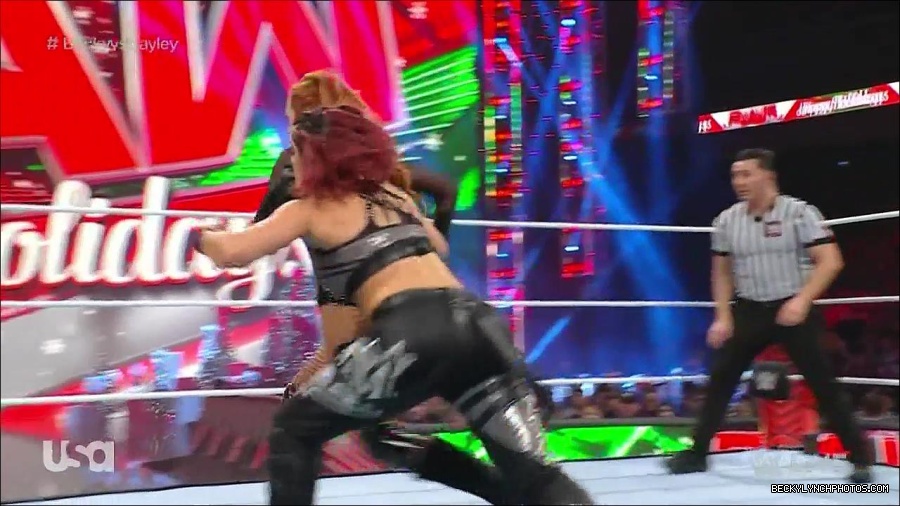 WWE_Monday_Night_Raw_2022_12_19_720p_HDTV_x264-NWCHD_mp4_005881880.jpg