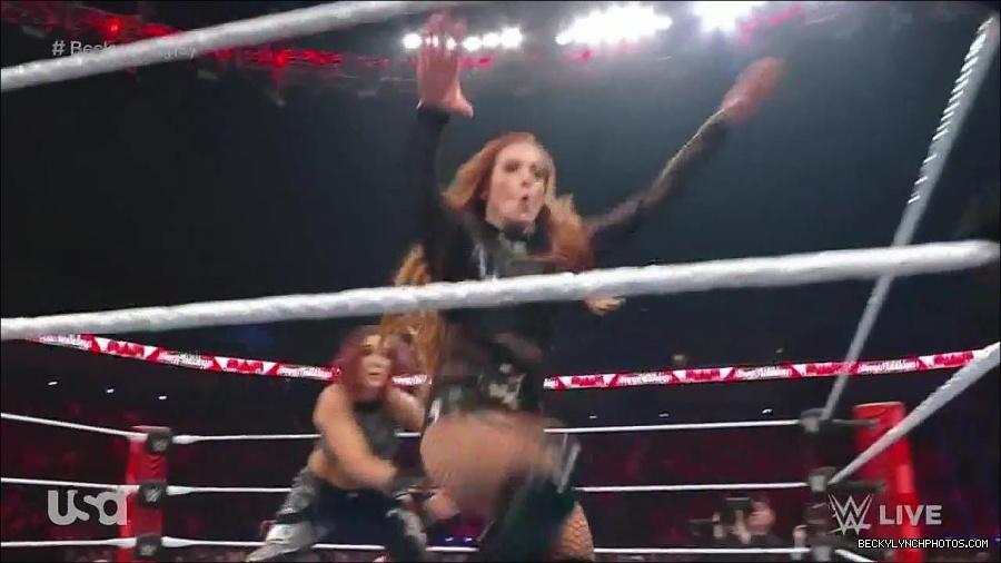 WWE_Monday_Night_Raw_2022_12_19_720p_HDTV_x264-NWCHD_mp4_005882280.jpg