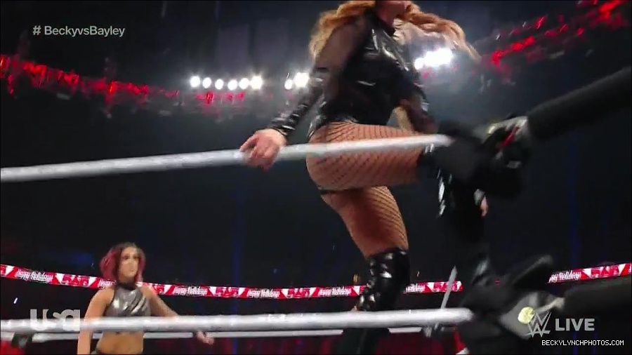 WWE_Monday_Night_Raw_2022_12_19_720p_HDTV_x264-NWCHD_mp4_005882681.jpg
