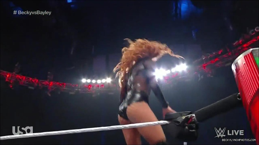 WWE_Monday_Night_Raw_2022_12_19_720p_HDTV_x264-NWCHD_mp4_005883081.jpg