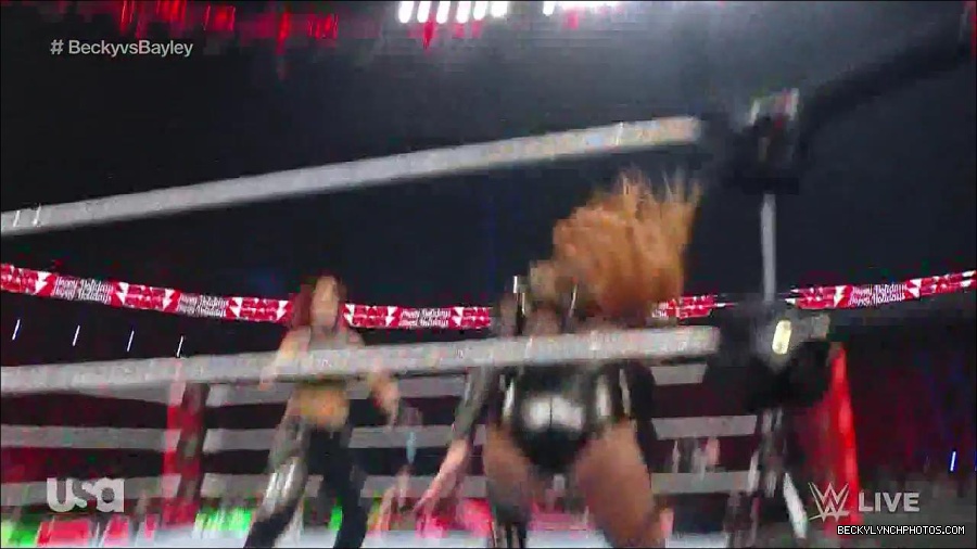 WWE_Monday_Night_Raw_2022_12_19_720p_HDTV_x264-NWCHD_mp4_005883482.jpg