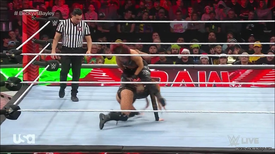 WWE_Monday_Night_Raw_2022_12_19_720p_HDTV_x264-NWCHD_mp4_005884282.jpg
