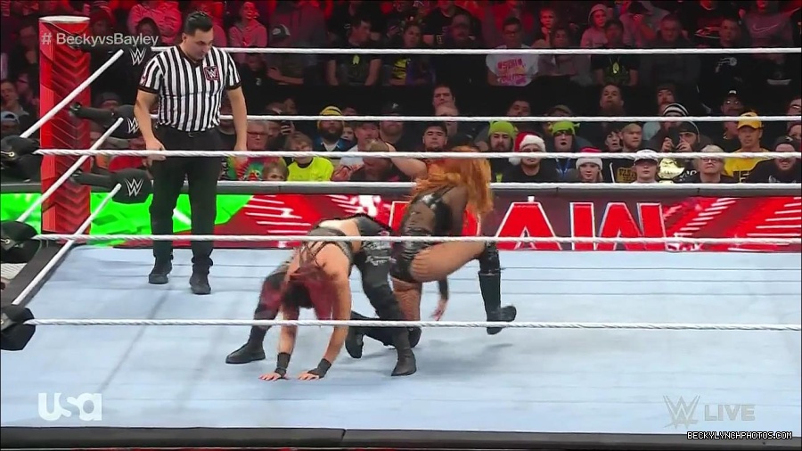 WWE_Monday_Night_Raw_2022_12_19_720p_HDTV_x264-NWCHD_mp4_005884683.jpg