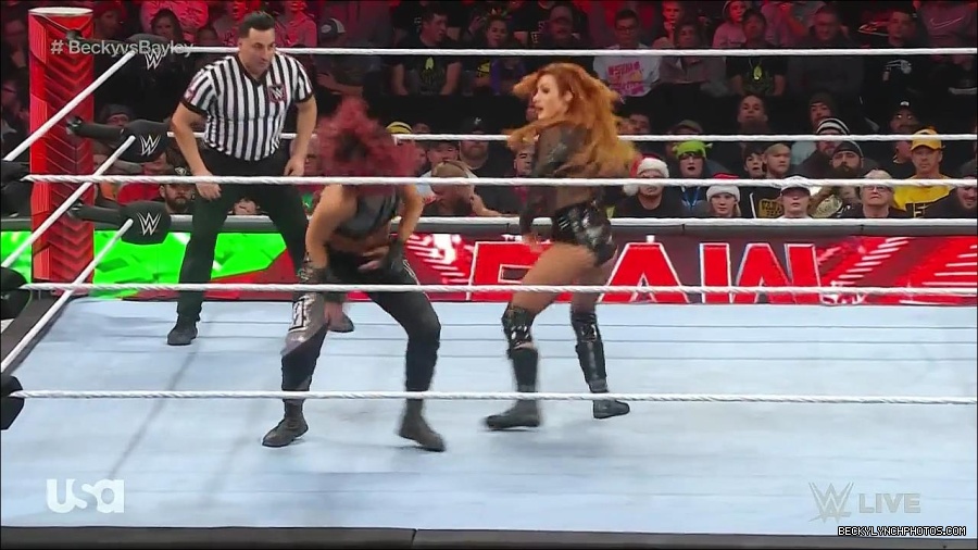 WWE_Monday_Night_Raw_2022_12_19_720p_HDTV_x264-NWCHD_mp4_005885083.jpg