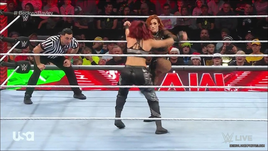 WWE_Monday_Night_Raw_2022_12_19_720p_HDTV_x264-NWCHD_mp4_005886284.jpg