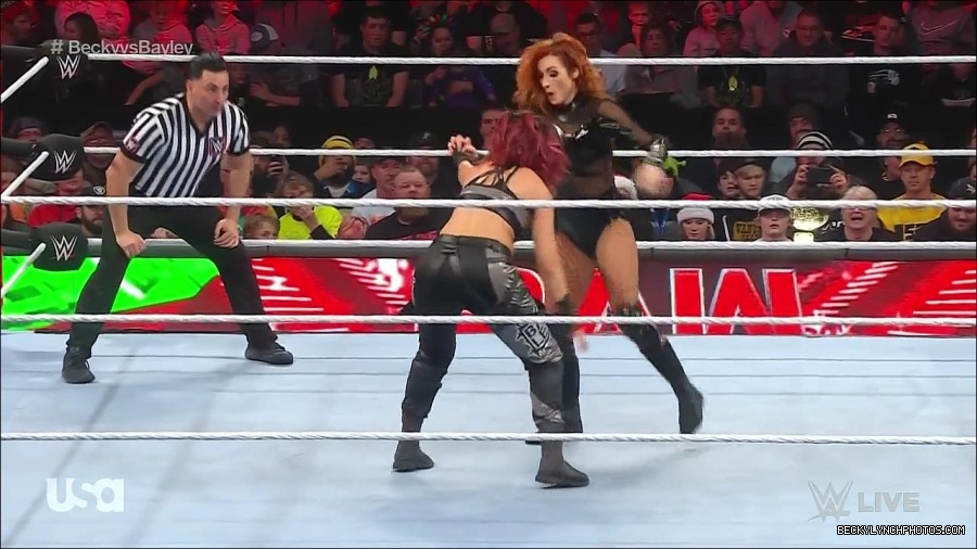 WWE_Monday_Night_Raw_2022_12_19_720p_HDTV_x264-NWCHD_mp4_005886685.jpg