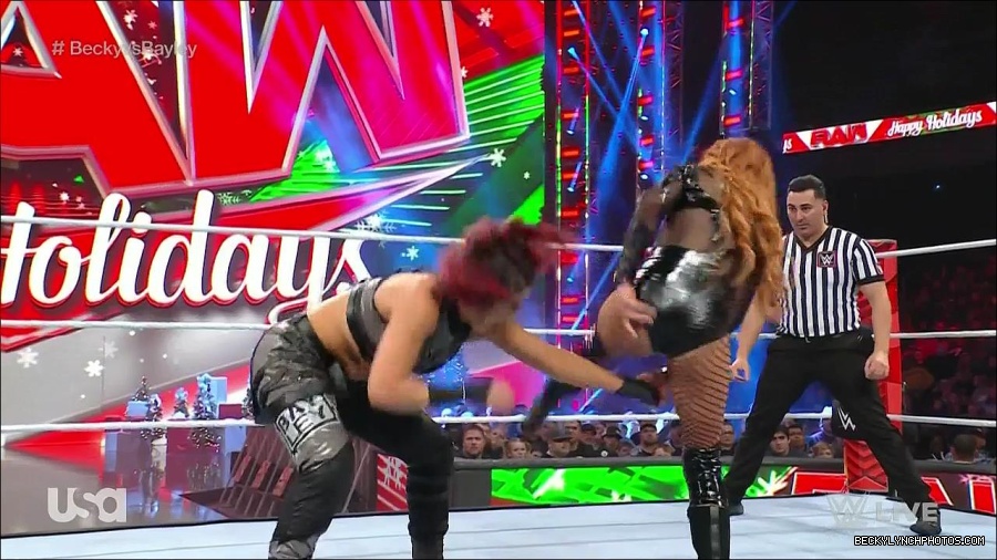 WWE_Monday_Night_Raw_2022_12_19_720p_HDTV_x264-NWCHD_mp4_005887486.jpg