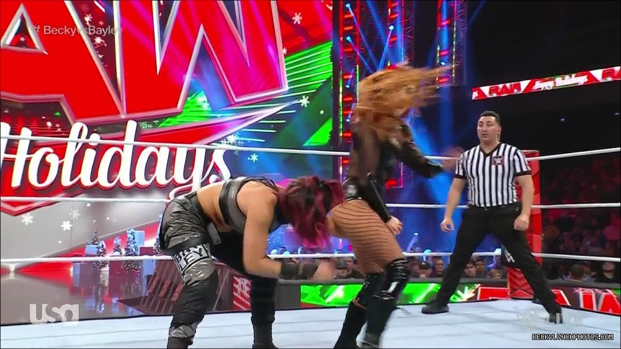 WWE_Monday_Night_Raw_2022_12_19_720p_HDTV_x264-NWCHD_mp4_005887886.jpg