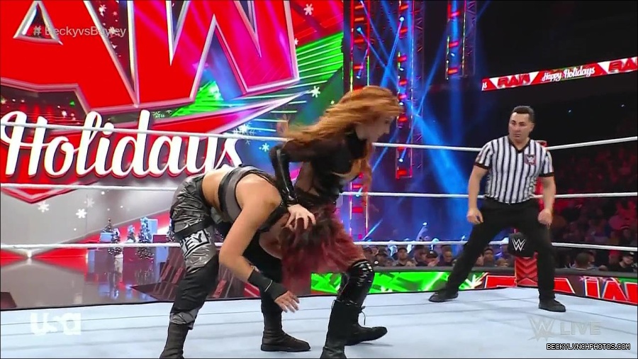 WWE_Monday_Night_Raw_2022_12_19_720p_HDTV_x264-NWCHD_mp4_005888687.jpg