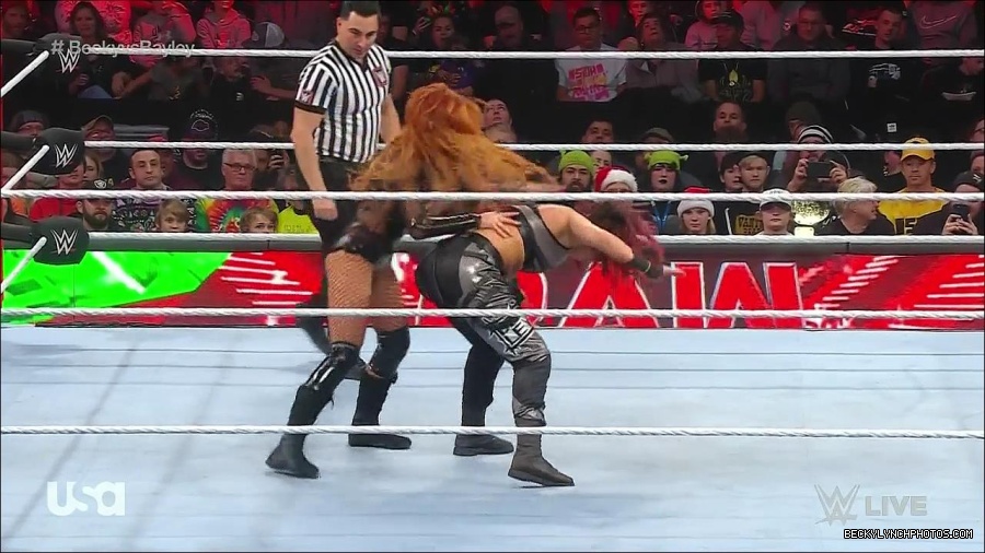 WWE_Monday_Night_Raw_2022_12_19_720p_HDTV_x264-NWCHD_mp4_005889488.jpg