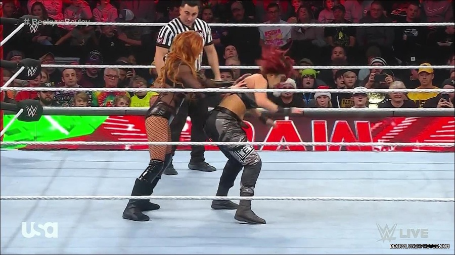 WWE_Monday_Night_Raw_2022_12_19_720p_HDTV_x264-NWCHD_mp4_005889888.jpg