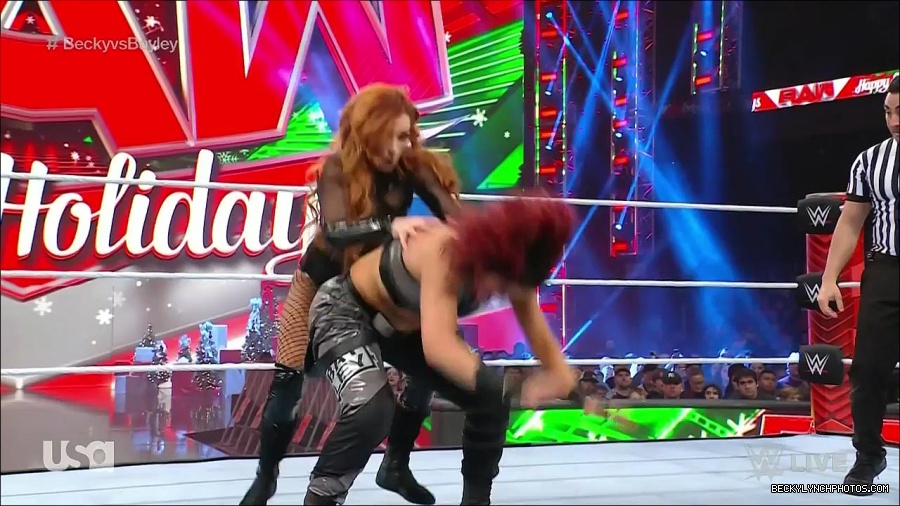 WWE_Monday_Night_Raw_2022_12_19_720p_HDTV_x264-NWCHD_mp4_005890288.jpg