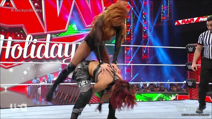 WWE_Monday_Night_Raw_2022_12_19_720p_HDTV_x264-NWCHD_mp4_005890689.jpg