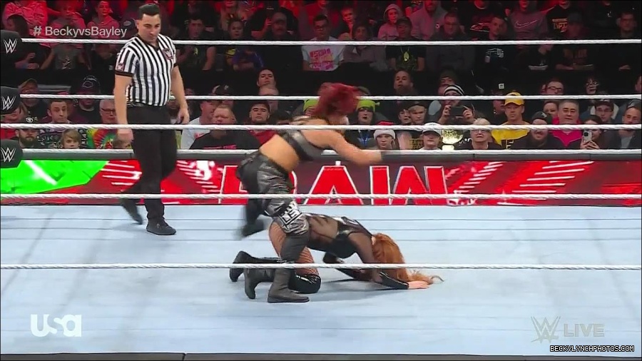 WWE_Monday_Night_Raw_2022_12_19_720p_HDTV_x264-NWCHD_mp4_005892290.jpg