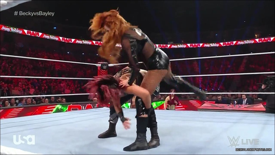 WWE_Monday_Night_Raw_2022_12_19_720p_HDTV_x264-NWCHD_mp4_005894292.jpg