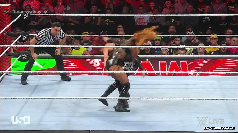 WWE_Monday_Night_Raw_2022_12_19_720p_HDTV_x264-NWCHD_mp4_005895093.jpg