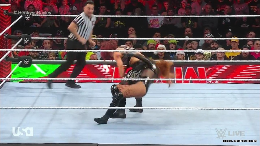WWE_Monday_Night_Raw_2022_12_19_720p_HDTV_x264-NWCHD_mp4_005895494.jpg