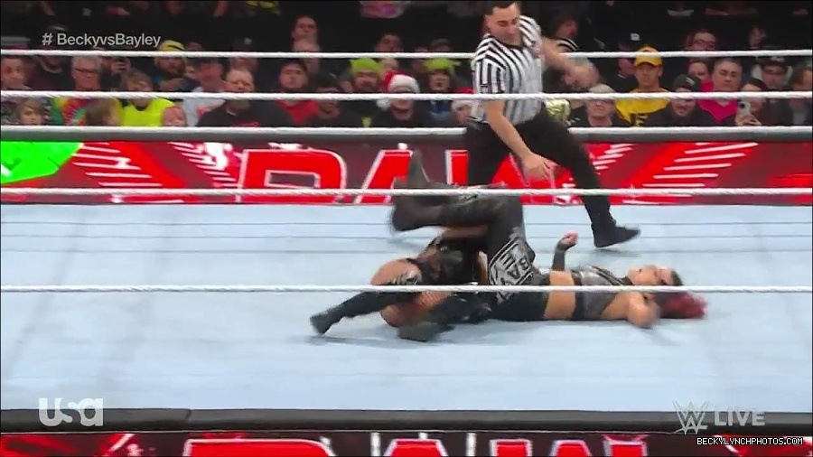 WWE_Monday_Night_Raw_2022_12_19_720p_HDTV_x264-NWCHD_mp4_005896294.jpg