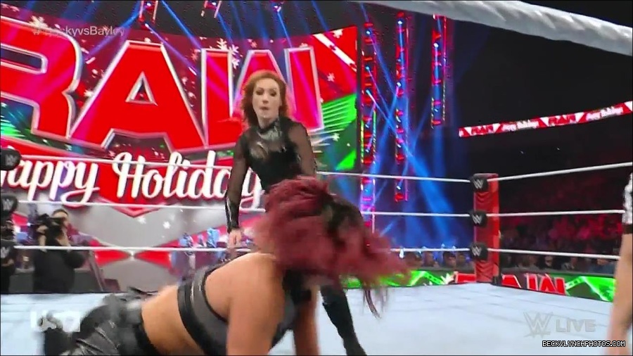 WWE_Monday_Night_Raw_2022_12_19_720p_HDTV_x264-NWCHD_mp4_005898296.jpg